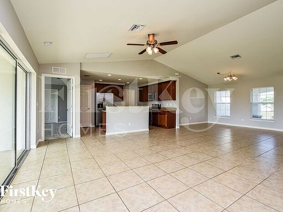 5th image of 410 NW 20th Ter
