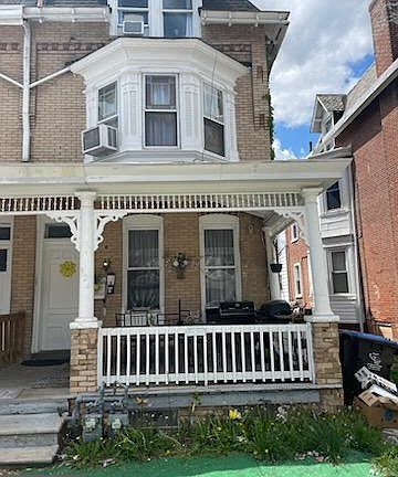 2nd image of 924 W Marshall St