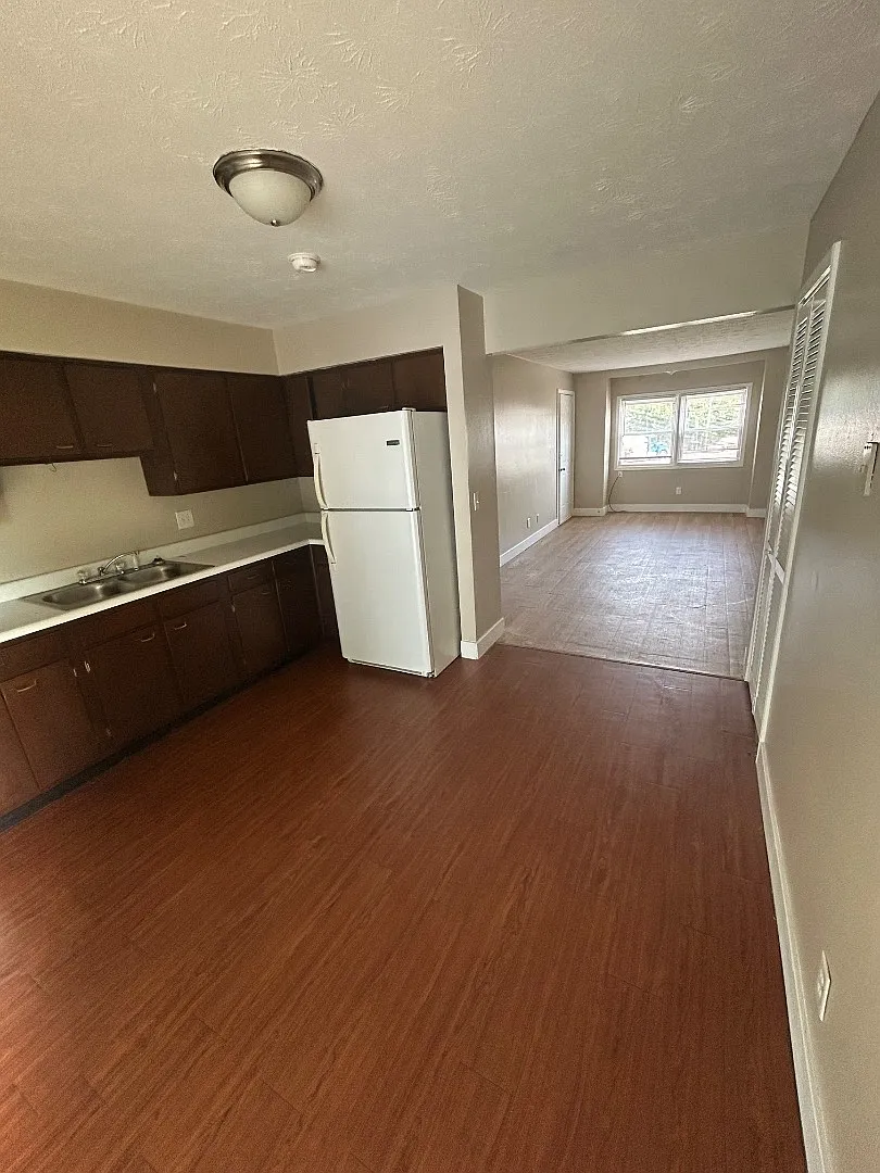 19 Lakeshore Drive Apt 10 - 659-B — Photo 3