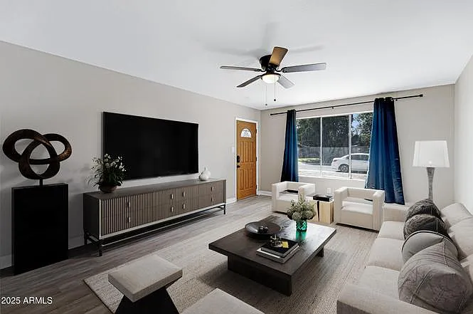 110 W Del Rio Dr — Photo 1