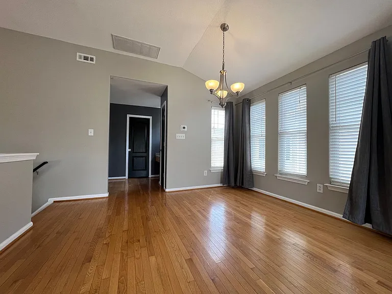3705 Pendleton Ave — Photo 10