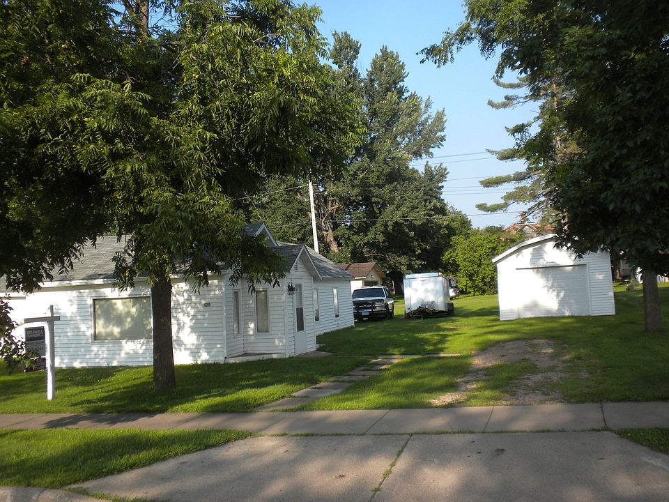 2nd image of 424 N Maple St