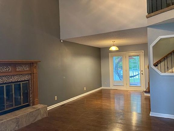 5th image of 3330 N Henderson Way