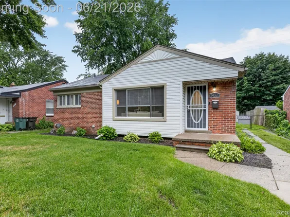 24660 Ridgedale St, Oak Park, MI 48237