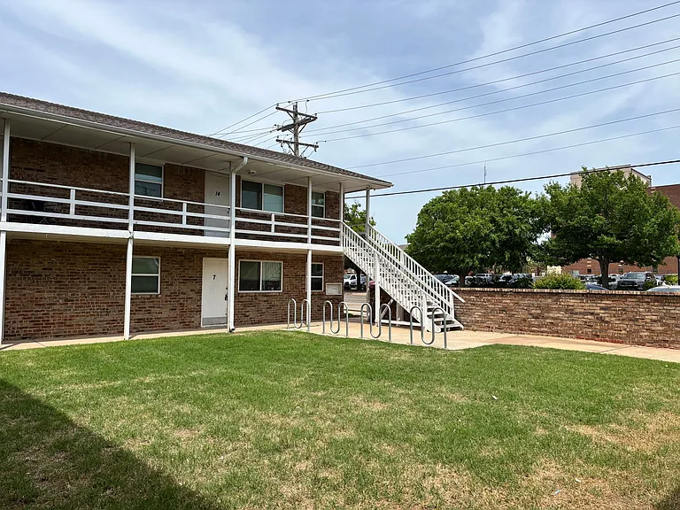 University Apartments - 301 N University Dr, Edmond, OK 73034 — Photo 12