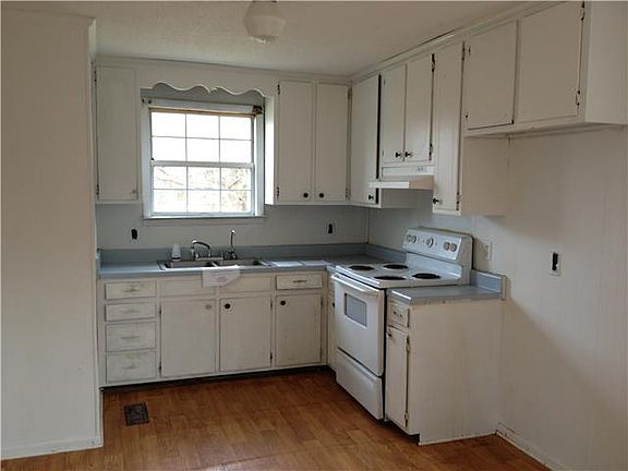 3rd image of 309 Barkwood Dr