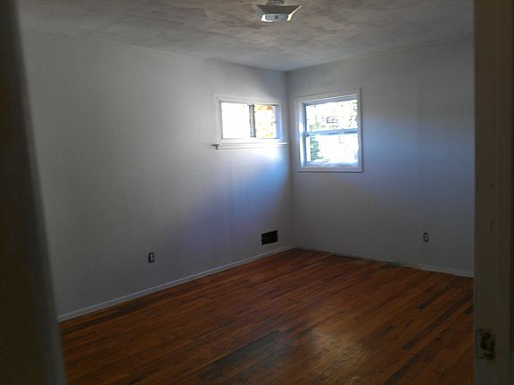 5th image of 1 Copiague Pl
