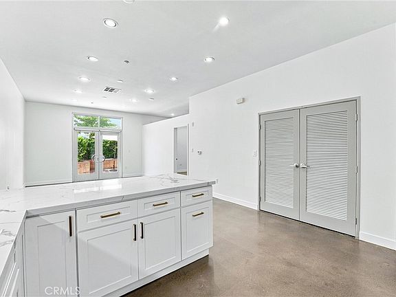 4th image of 435 W Center St