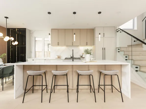 5969 Granville St #2, Vancouver, BC V6M 3C9