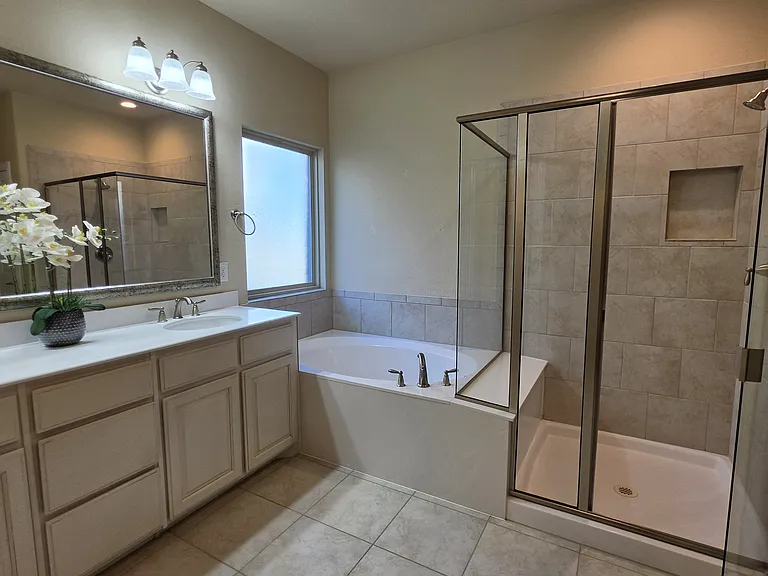 430 Brookdale Dr — Photo 2