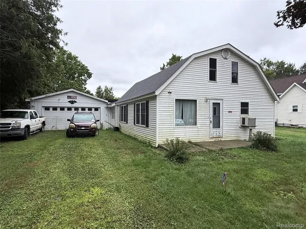 86 Gaige St, Croswell, MI 48422