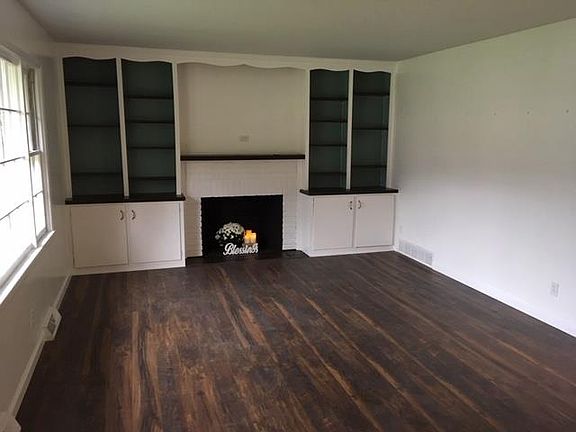 5th image of 1128 Columbus Cir S