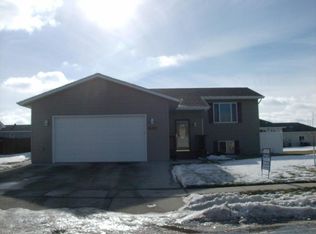 1023 13th Ave SW, Aberdeen, SD 57401