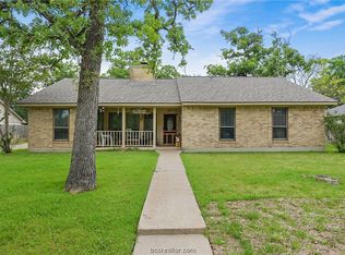 3712 Valley Oaks Dr, Bryan, TX 77802