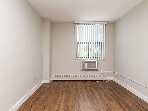 3rd image of 798 Richmond St W #50009A-345