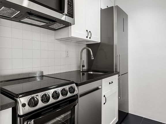 3rd image of 315 E 84th St APT 21