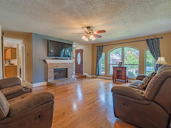 5th image of 1712 Creekway Dr