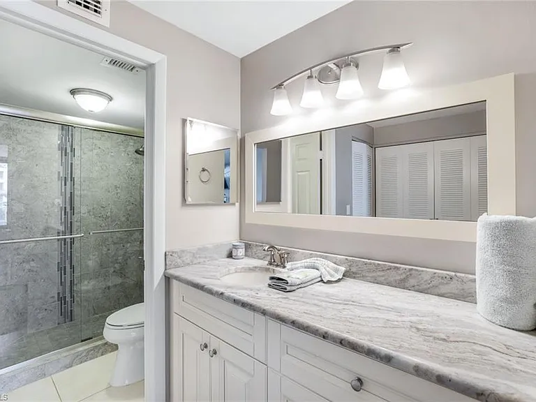 260 Seaview Ct #407 — Photo 11