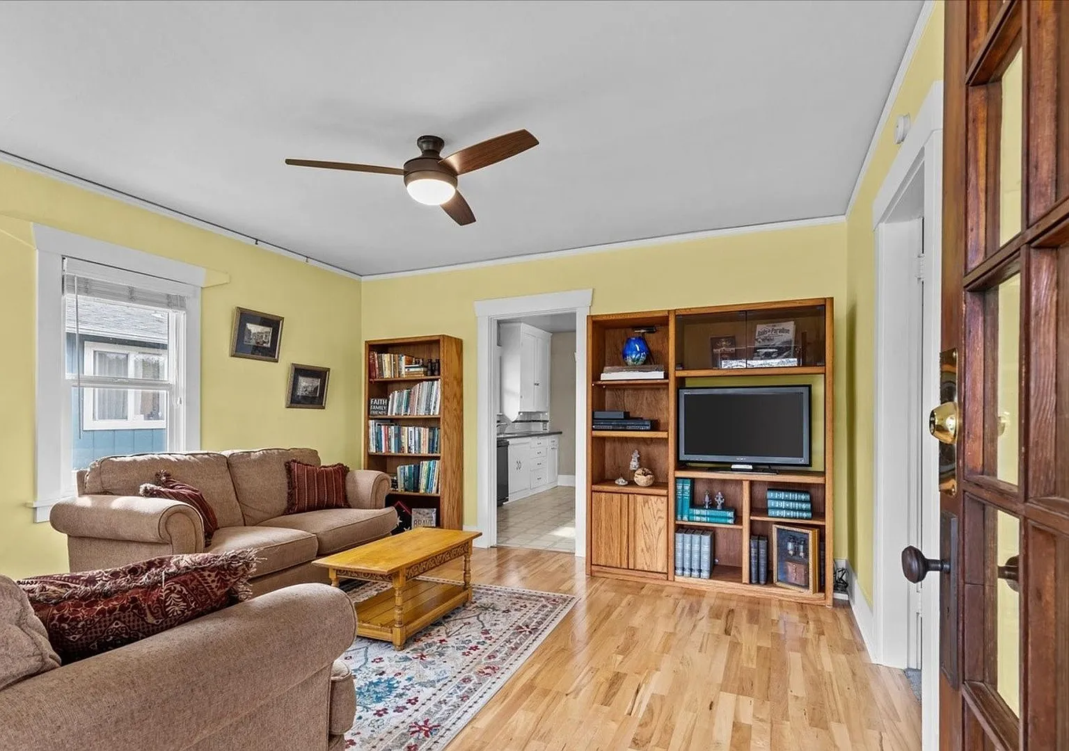 Charming 2 Bedroom Home in Tacoma — Photo 4