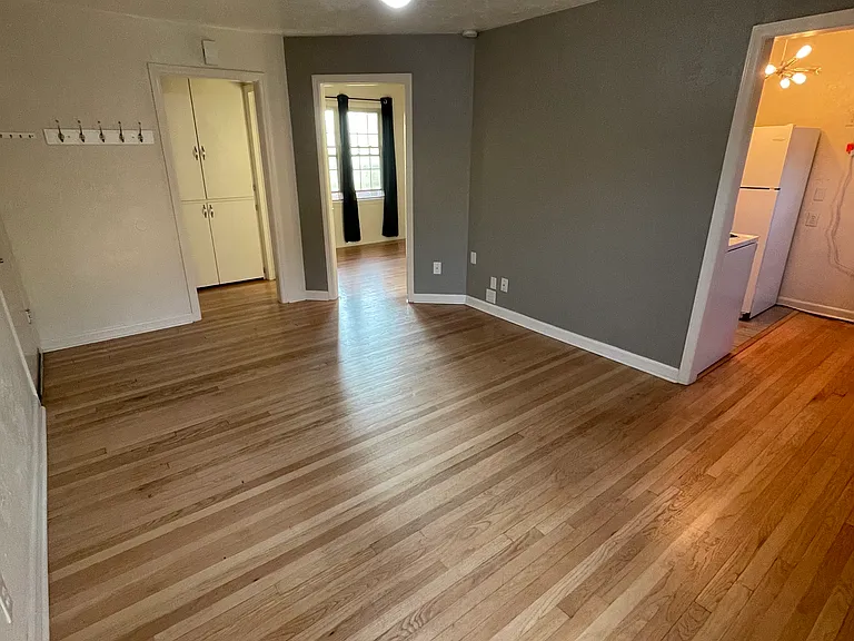 4414 N Harvey Pkwy #B — Photo 3