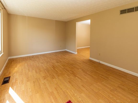 4th image of 2951 Highpoint Dr