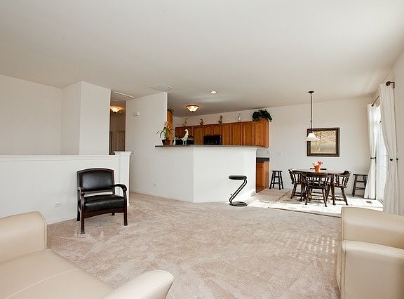 3rd image of 900 Summit Creek Dr