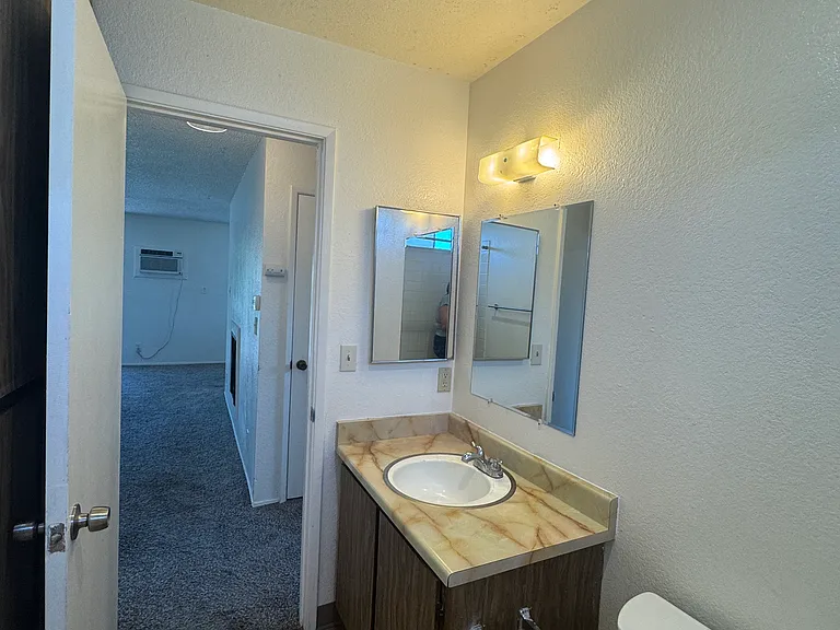 118 Yorkshire Ct #D — Photo 16
