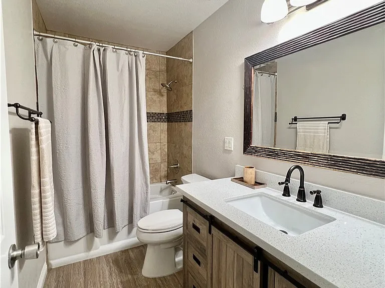 247 Streamwood — Photo 2