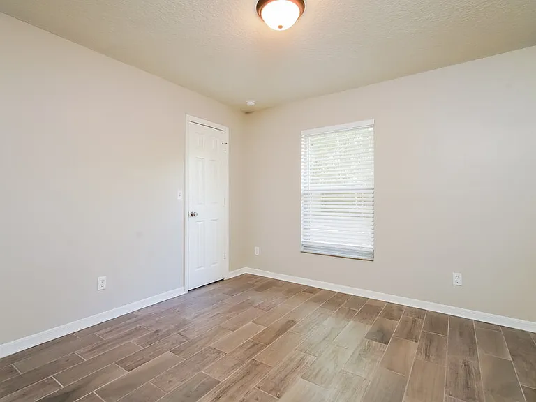 206 Howard Ct — Photo 12