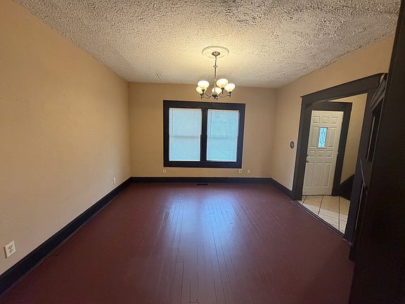 2nd image of 1820 Clarendon Ave