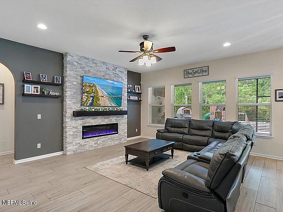 4th image of 212 ARELLA Way