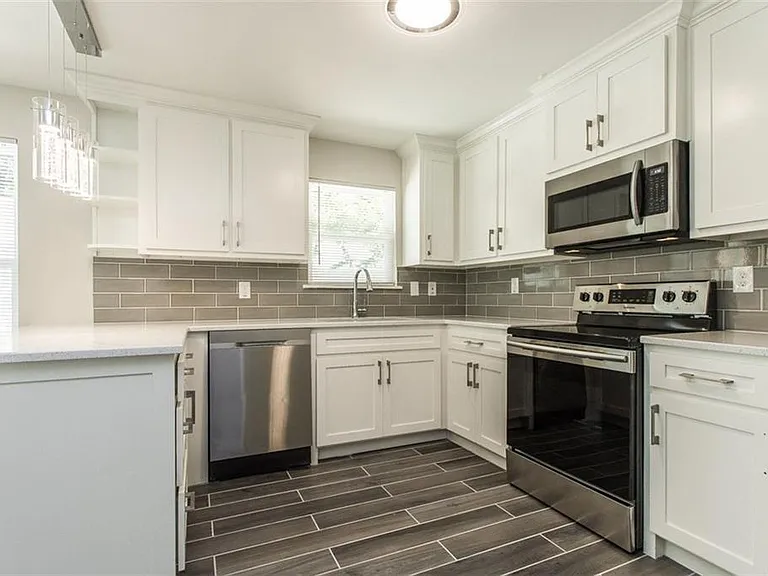 916 S Rosemont Ave — Photo 10