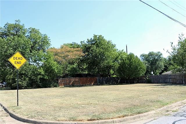2nd image of 901 Marcellus Ct