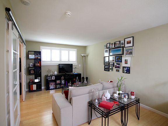 4th image of 1032 N Clarkson St APT 106