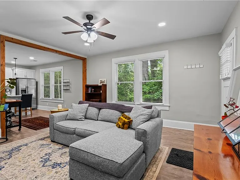 285 Henry St SE — Photo 9
