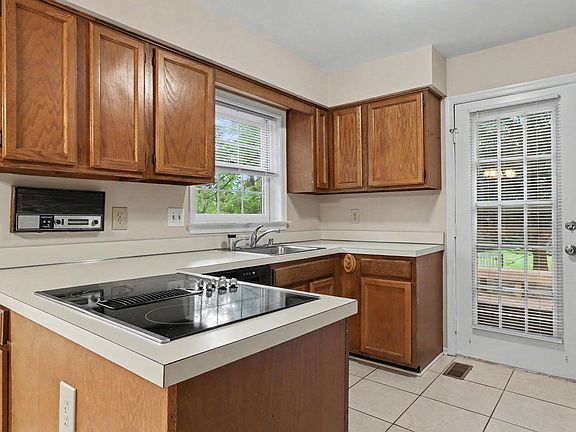 5th image of 11402 Flints Grove Ln