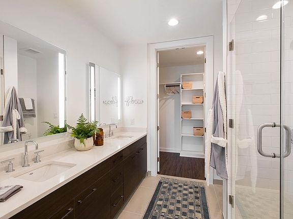 3rd image of 3664 Washington Ave S #1000-6724