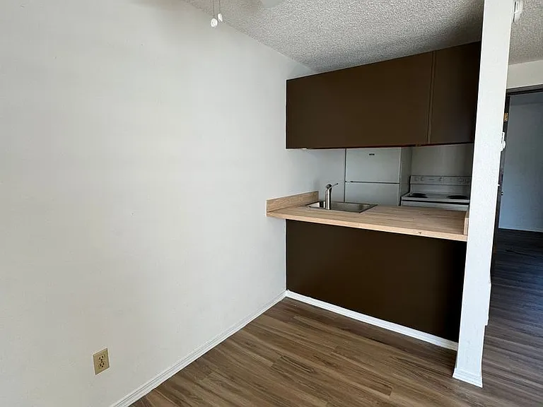 917 Cedar St — Photo 4