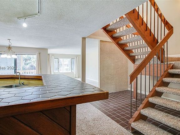 5th image of 1 Gloucester Rd APT 402