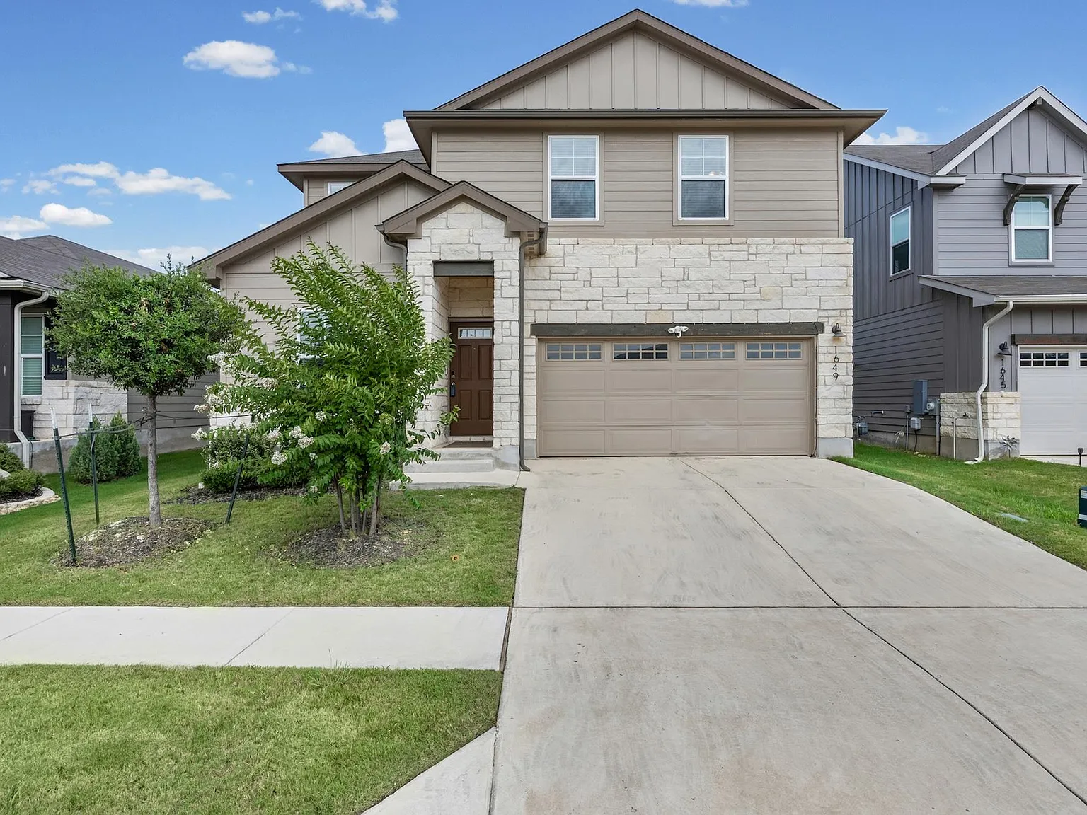 4 bed, 2.5 bath, 2657 sqft, $2,800 — Photo 1