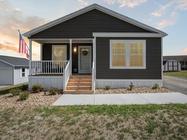 Champion 253 Whispering Pines Plan, Whispering Pines