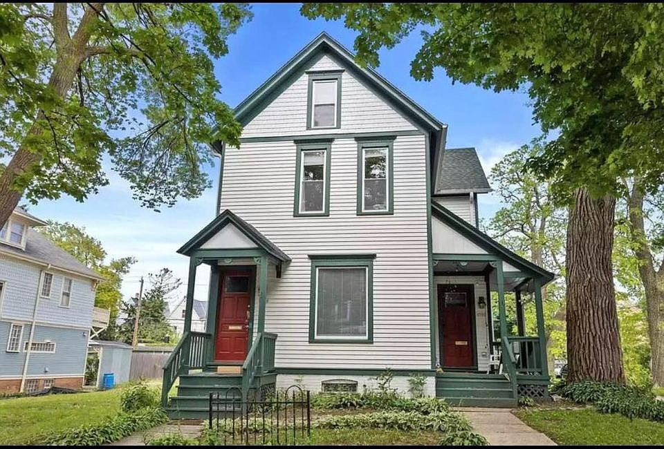 1st image of 2102 N Cambridge Ave #2102