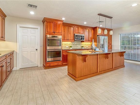 5th image of 6410 Brenda Dr
