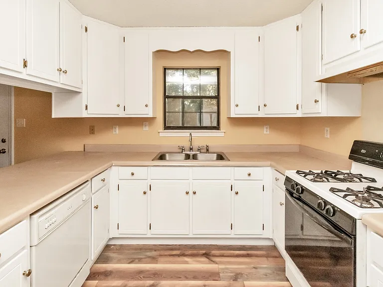 3057 Brookline Dr W — Photo 29
