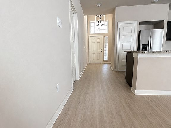 5th image of 125 University Ave
