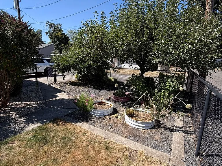 550 Carlson Dr — Photo 44