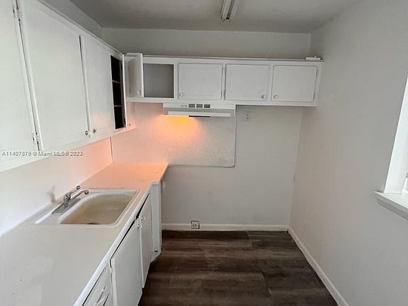 3rd image of 42 Sheffield B #B