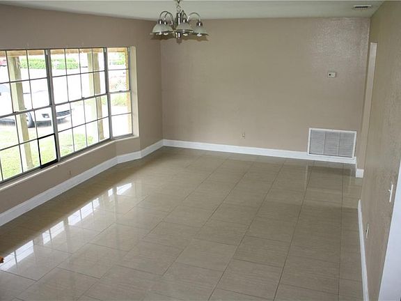 3rd image of 6407 Crest Hill Dr