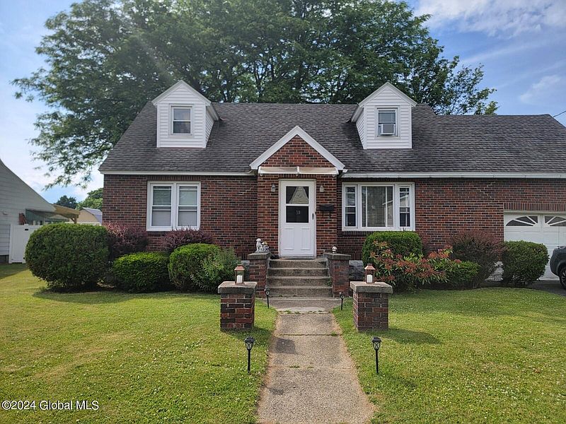 2nd image of 2827 Wellington Avenue