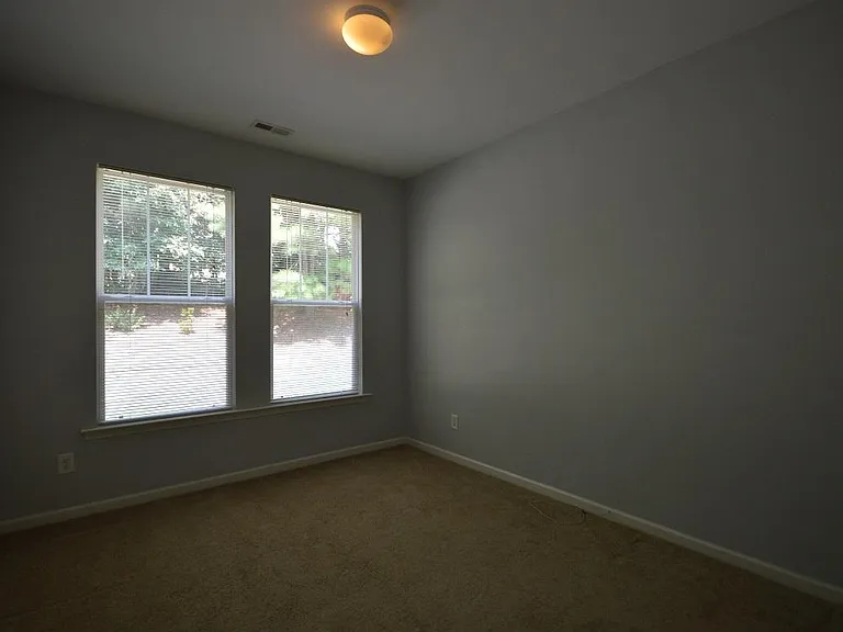 1507 Hinchliff Ct — Photo 12